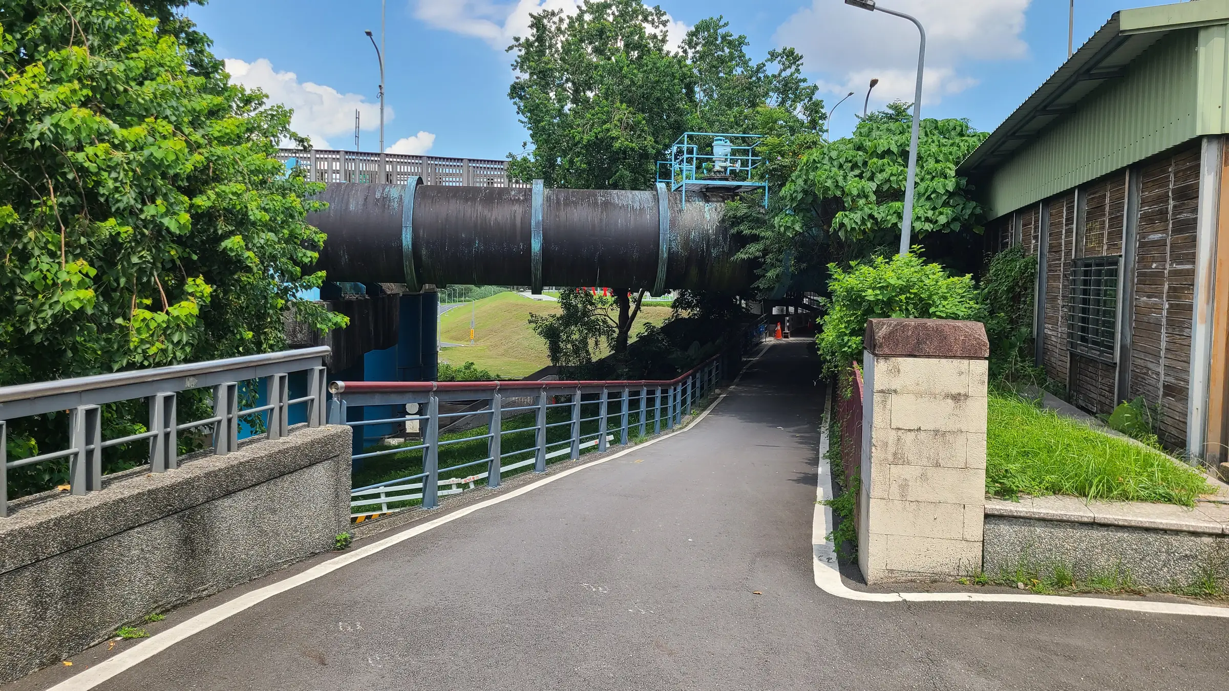 路線起點:自來水園區旁的河濱自行車道與大型輸水管