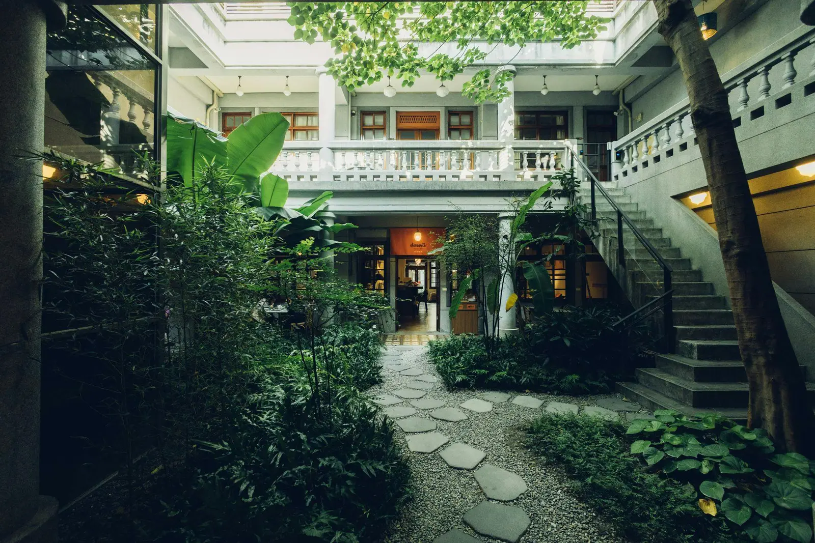 根元咖啡 elementi 的用餐空間(inline 訂位頁封面)